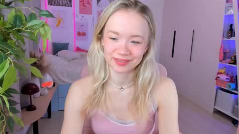 Snapshot of alice_forfun chatting on February 24, 4:43 am Alichery online show from February 24, 4:43 am