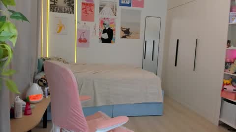 Snapshot of alice_forfun chatting on March 26, 3:12 am Alichery online show from March 26, 3:12 am