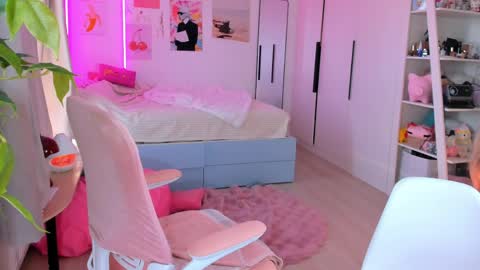 Snapshot of alice_forfun chatting on April 22, 3:20 am Alichery online show from April 22, 3:20 am
