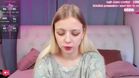 Snapshot of alice_halle chatting on October 6, 1:14 am alice_halle online show from October 6, 1:14 am
