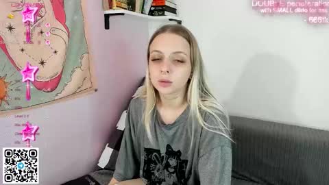 Snapshot of alice_halle chatting on November 14, 3:44 pm alice_halle online show from November 14, 3:44 pm