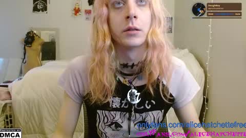 Snapshot of alice_hatchette chatting on September 24, 12:41 pm Alice Hatchette online show from September 24, 12:41 pm