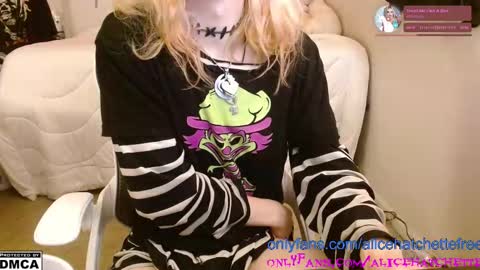 Snapshot of alice_hatchette chatting on October 15, 10:15 am Alice Hatchette online show from October 15, 10:15 am
