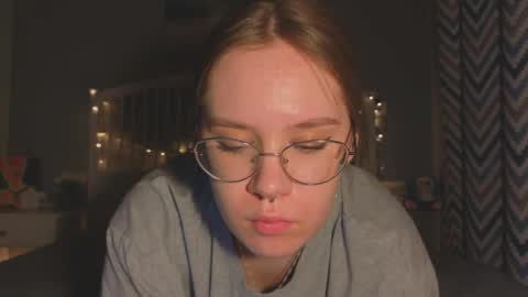 Alice online show from April 4, 7:33 pm