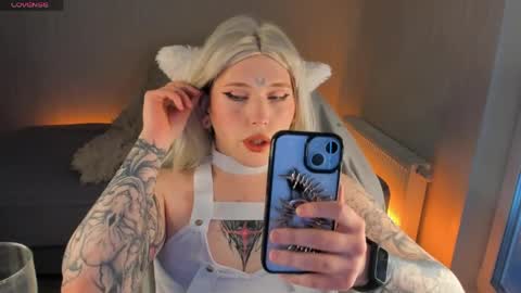  Alice  online show from April 3, 12:36 pm