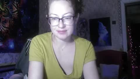 Snapshot of alice_peach chatting on September 30, 10:31 am bigclit daddy squirt bigdildo fit online show from September 30, 10:31 am