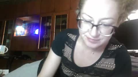 Snapshot of alice_peach chatting on October 3, 10:01 am bigclit daddy squirt bigdildo fit online show from October 3, 10:01 am