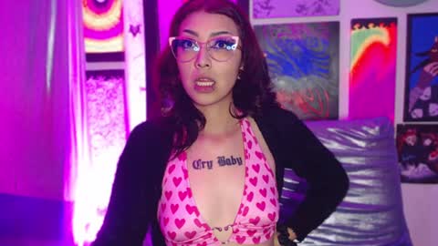 Snapshot of alice_phantom chatting on January 14, 6:13 am online show from January 14, 6:13 am