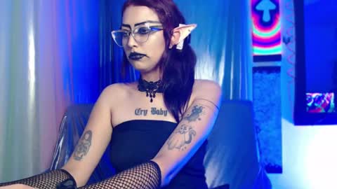 Snapshot of alice_phantom chatting on March 5, 7:27 pm online show from March 5, 7:27 pm