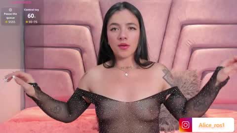Snapshot of alice_rose5 chatting on May 1, 3:11 am Alice online show from May 1, 3:11 am