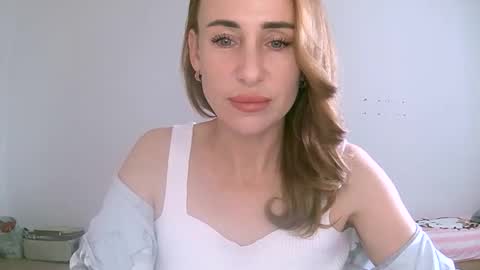 Snapshot of alice_sewx chatting on September 18, 9:44 am Alice Sewx online show from September 18, 9:44 am