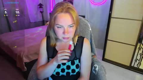 Snapshot of alice_sex_intellect chatting on September 18, 2:52 pm Alice online show from September 18, 2:52 pm