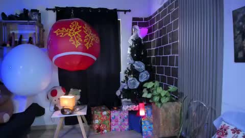 Alice online show from December 15, 3:20 pm