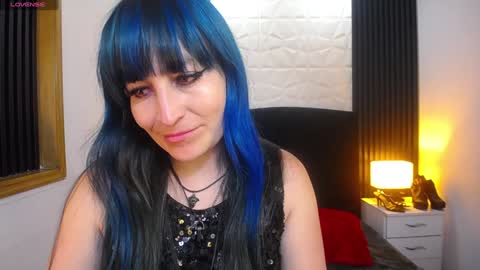 Snapshot of alice_sweetmomma chatting on December 6, 11:03 pm Alice online show from December 6, 11:03 pm