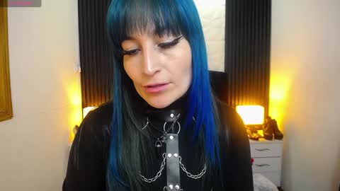 Snapshot of alice_sweetmomma chatting on December 10, 7:43 pm Alice online show from December 10, 7:43 pm