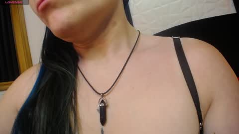 Snapshot of alice_sweetmomma chatting on December 11, 11:32 pm Alice online show from December 11, 11:32 pm