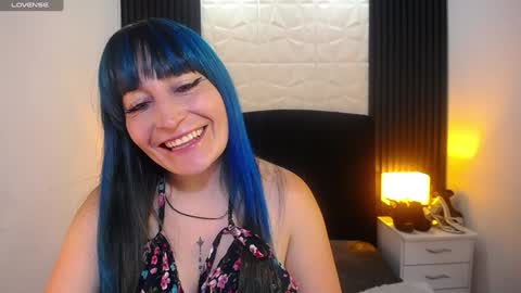 Snapshot of alice_sweetmomma chatting on December 16, 6:05 pm Alice online show from December 16, 6:05 pm