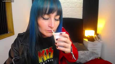 Snapshot of alice_sweetmomma chatting on December 19, 8:45 am Alice online show from December 19, 8:45 am
