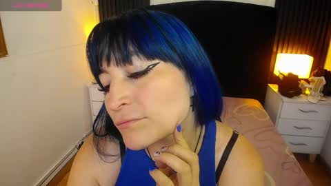 Snapshot of alice_sweetmomma chatting on December 23, 6:37 pm Alice online show from December 23, 6:37 pm