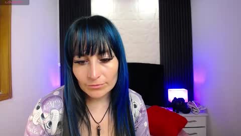Snapshot of alice_sweetmomma chatting on January 18, 11:11 pm Alice online show from January 18, 11:11 pm