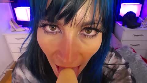 Snapshot of alice_sweetmomma chatting on February 5, 11:06 pm Alice online show from February 5, 11:06 pm