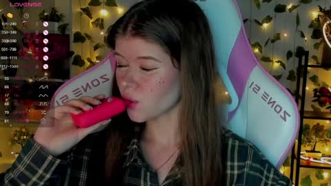 Alice online show from April 6, 7:04 pm