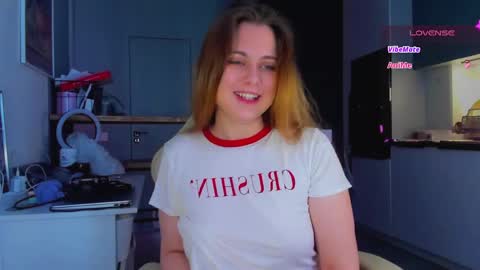 Snapshot of alice_wander chatting on May 1, 4:06 am Alice online show from May 1, 4:06 am