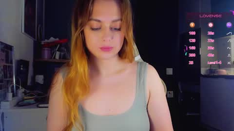Snapshot of alice_wander chatting on May 7, 2:17 am Alice online show from May 7, 2:17 am