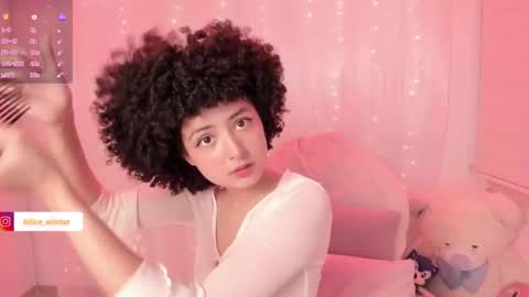 Snapshot of alice_wiinter chatting on November 5, 6:08 pm Alice online show from November 5, 6:08 pm