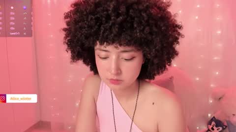 Snapshot of alice_wiinter chatting on November 11, 6:08 pm Alice online show from November 11, 6:08 pm