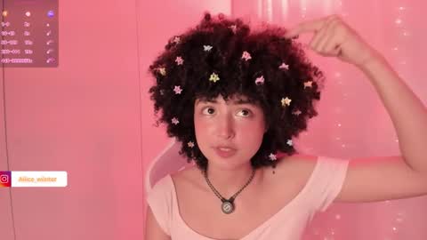 Snapshot of alice_wiinter chatting on November 19, 6:19 pm Alice online show from November 19, 6:19 pm