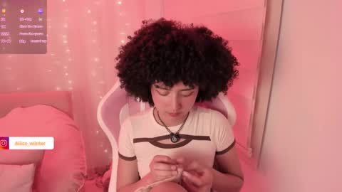 Snapshot of alice_wiinter chatting on December 5, 6:15 pm Alice online show from December 5, 6:15 pm