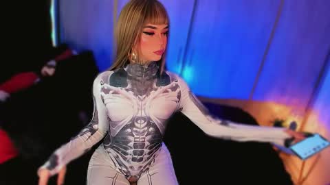 Snapshot of alicebby_bigcock19 chatting on February 28, 7:48 pm Alice online show from February 28, 7:48 pm