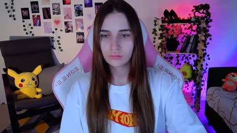 Snapshot of alicecharmy chatting on December 4, 2:59 pm alicecharmy online show from December 4, 2:59 pm