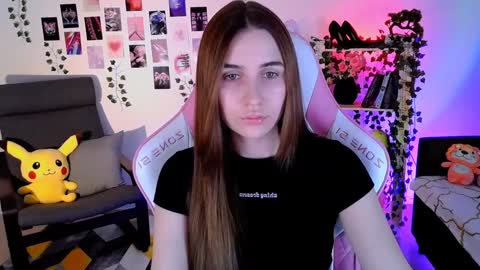 Snapshot of alicecharmy chatting on December 10, 12:27 pm alicecharmy online show from December 10, 12:27 pm