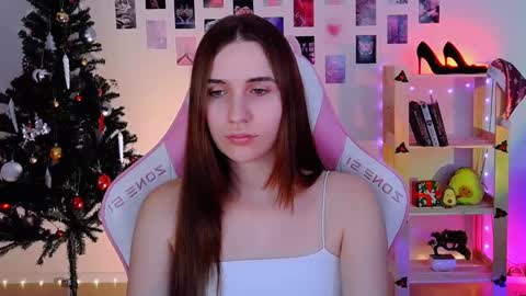 Snapshot of alicecharmy chatting on December 16, 1:43 pm alicecharmy online show from December 16, 1:43 pm