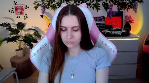 alicecharmy online show from May 17, 1:07 pm
