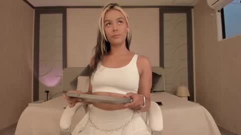 alicee_clark_ online show from March 25, 12:00 pm