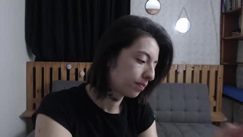 Snapshot of alicee_logan_ chatting on December 16, 1:21 am alicee_logan_ online show from December 16, 1:21 am