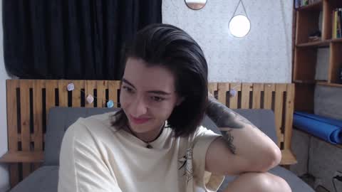 Snapshot of alicee_logan_ chatting on December 20, 4:42 am alicee_logan_ online show from December 20, 4:42 am