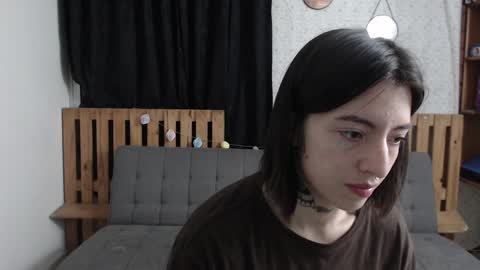 Snapshot of alicee_logan_ chatting on December 25, 1:42 am alicee_logan_ online show from December 25, 1:42 am