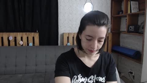Snapshot of alicee_logan_ chatting on January 7, 1:59 am alicee_logan_ online show from January 7, 1:59 am