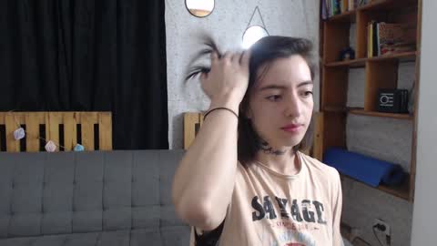Snapshot of alicee_logan_ chatting on January 20, 2:53 am alicee_logan_ online show from January 20, 2:53 am