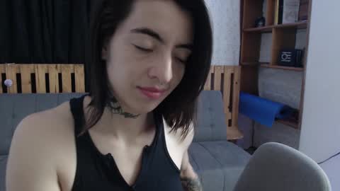Snapshot of alicee_logan_ chatting on January 30, 4:58 am alicee_logan_ online show from January 30, 4:58 am