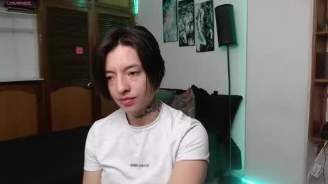 Snapshot of alicee_logan_ chatting on September 10, 2:00 am alicee_logan_ online show from September 10, 2:00 am