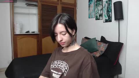 Snapshot of alicee_logan_ chatting on September 20, 2:45 am alicee_logan_ online show from September 20, 2:45 am