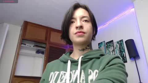 Snapshot of alicee_logan_ chatting on September 29, 1:22 am alicee_logan_ online show from September 29, 1:22 am