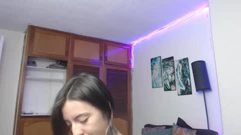 Snapshot of alicee_logan_ chatting on October 11, 1:27 am alicee_logan_ online show from October 11, 1:27 am