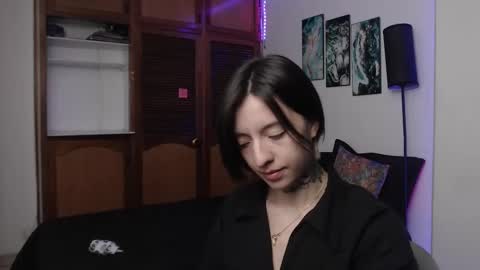 Snapshot of alicee_logan_ chatting on October 15, 1:50 am alicee_logan_ online show from October 15, 1:50 am
