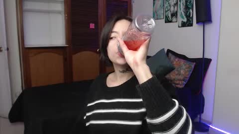 Snapshot of alicee_logan_ chatting on October 16, 12:22 am alicee_logan_ online show from October 16, 12:22 am